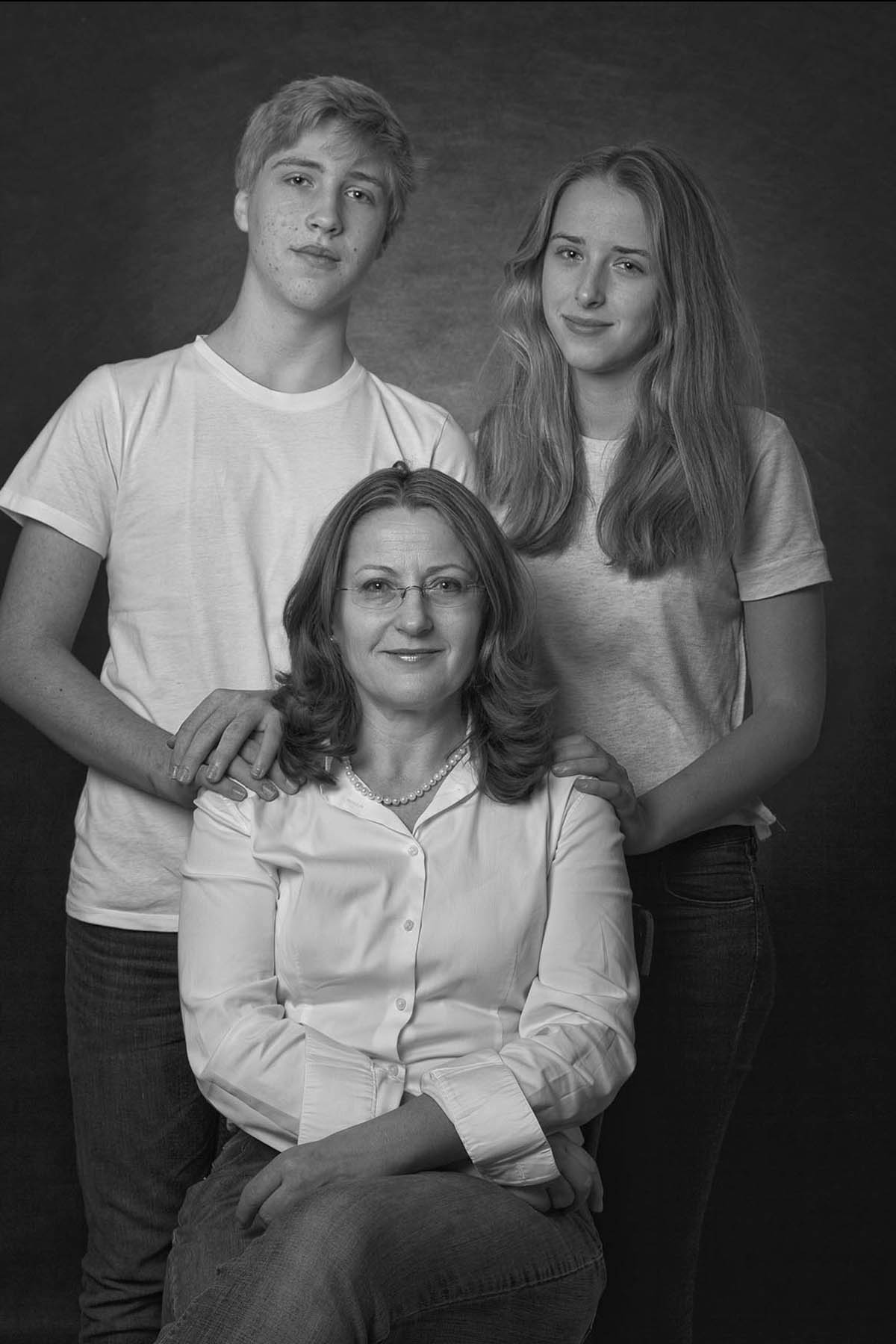 familienportraitfoto schwarz weiß photofabian gallery